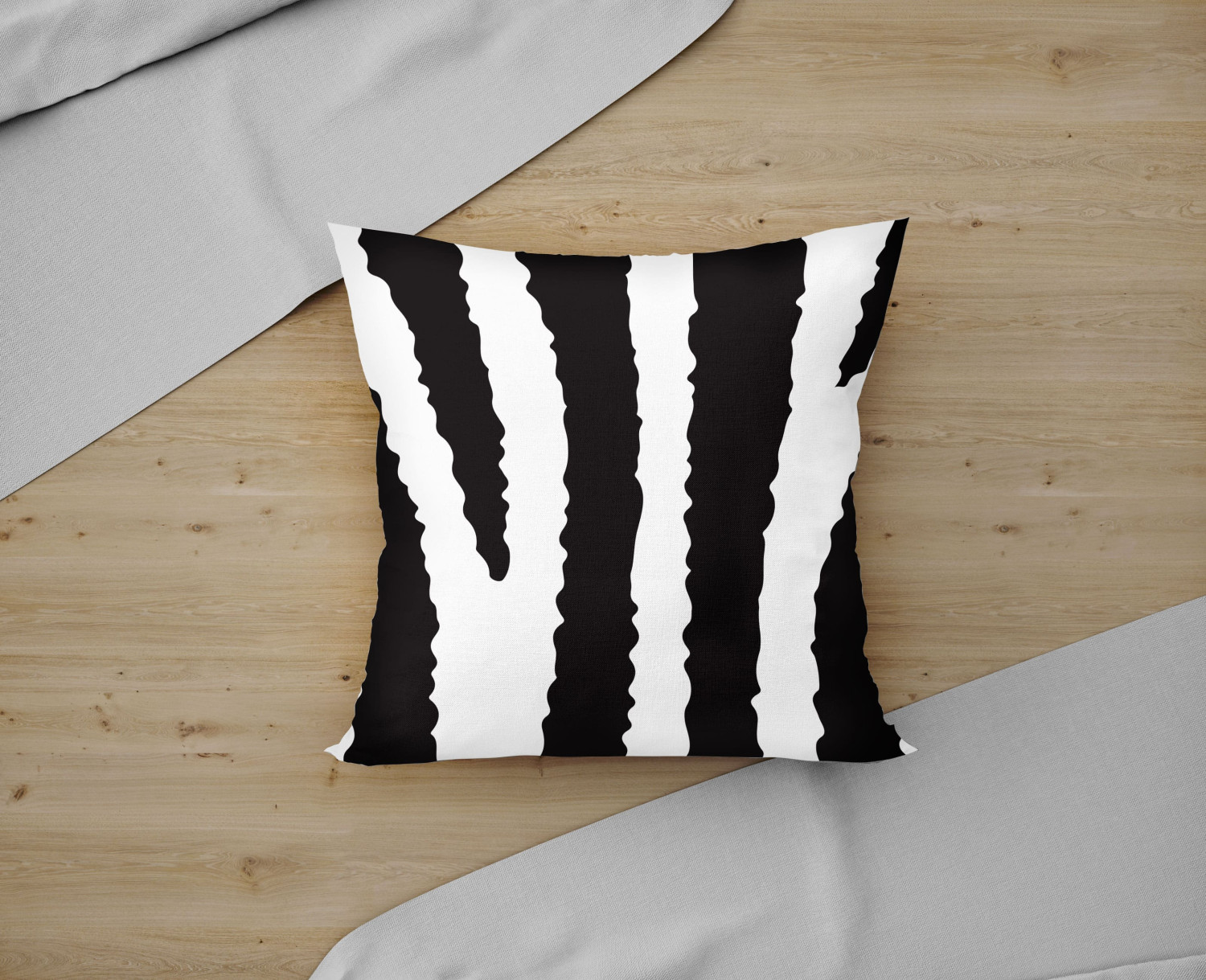 Stylish 5 Pics China Print Cushion cover.